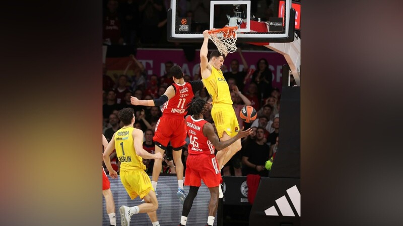 Matchwinner gegen Bayern: Albas Yann Wetzell (r.).