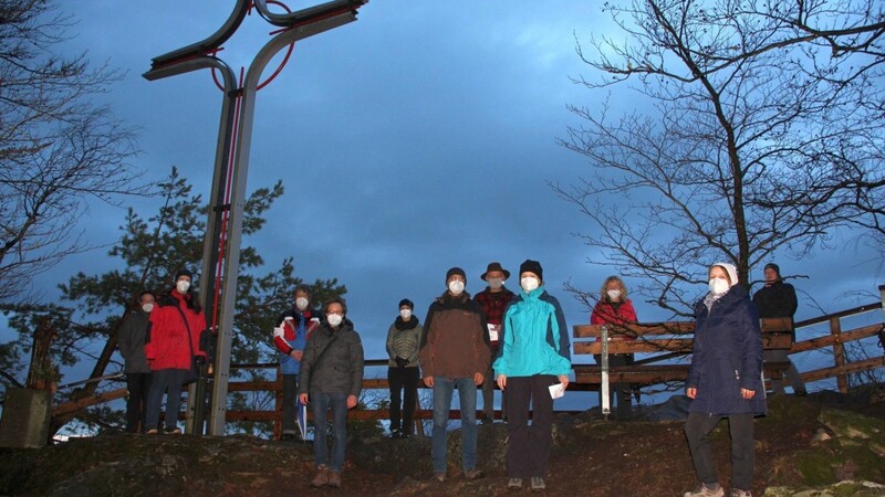 Sie hatten sich am frühen Samstagmorgen zur traditionellen Andacht auf dem Kerschbaumriegel eingefunden.