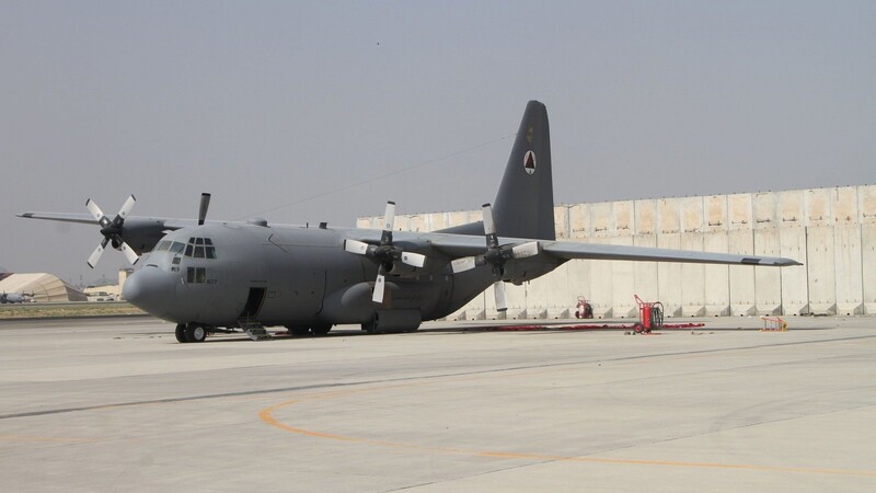 Ein Militärflugzeug nach dem Abzug der US-Truppen am Kabuler Flughafen. Wie kann es sein, dass die Partner ohne die amerikanischen Streitkräfte nicht einmal in der Lage waren, den Flughafen in Kabul zu sichern, um ihre Schutzbefohlenen zu retten?