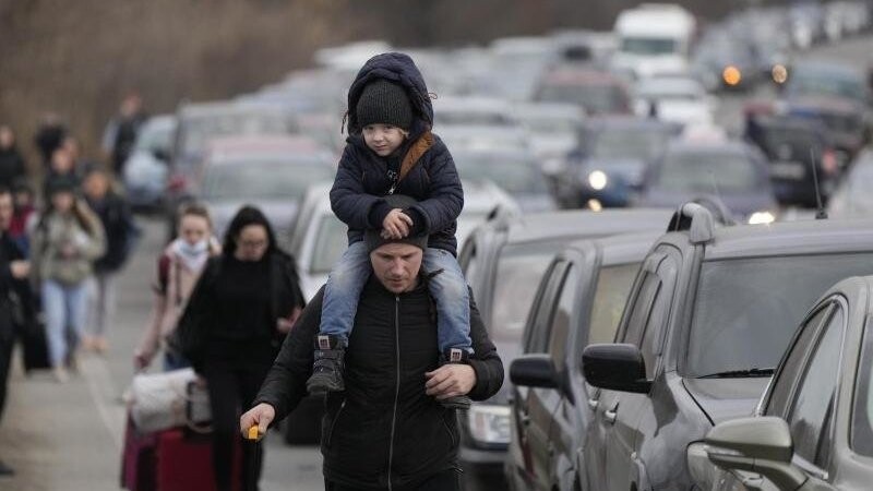 Die Menschen fliehen vor dem Krieg in der Ukraine. Im Landkreis Landshut sind nach dem Kenntnisstand des Landratsamts bislang 46 Flüchtlinge angekommen.