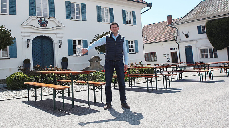 Die Testpflicht mache den Biergartenbesuch uninteressant, sagt Brauereichef Johannes Rauchenecker.