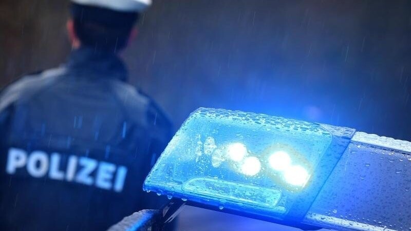 Die Polizei hat drei Verdächtige festgenommen. (Symbolbild)