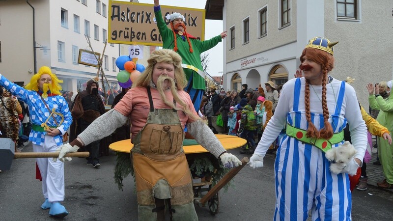 Wie im vergangenen Jahr wird auch heuer wieder beste Stimmung beim Rosenmontagszug herrschen. Allerdings wurde die Strecke des Gaudiwurms durch den Markt heuer umgedreht und der Zug fährt nur einmal die Strecke ab.