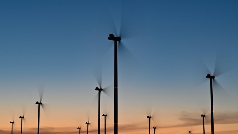 Insgesamt sollen dafür zwei Prozent von der Landesfläche als Vorranggebiete für Windräder ausgewiesenen werden.