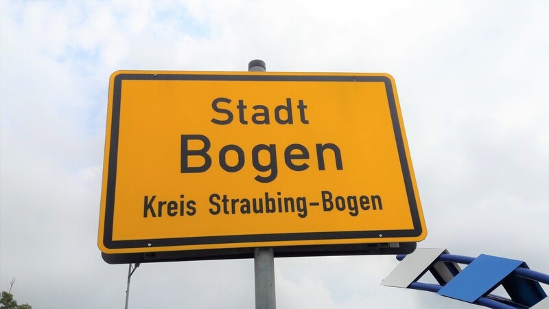 In einer Sondersitzung hat sich der Bogener Stadtrat mit der Planung für den Neubau der Grundschule befasst. Die schlechte Nachricht: Die Baukosten steigen deutlich.