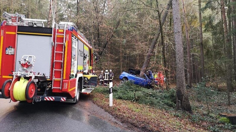 Am 8. März 2020 kam eine 28-Jährige bei Lixenried von der Fahrbahn ab und prallte gegen einen Baum. Sie starb noch an der Unfallstelle.