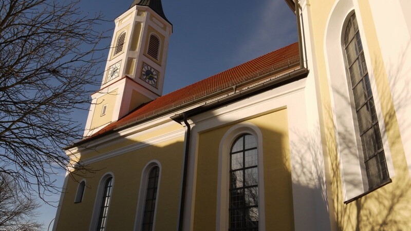 Rund um St. Peter und Paul wird der Christkindlmark veranstaltet.