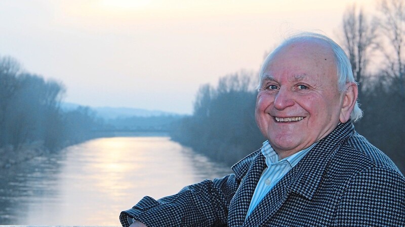 Ebenso wie die Pfarrkirche Sankt Johannes und die Grundschule hat die Bockerlbahnbrücke eine besondere Bedeutung für Nik Söltl. Sie war der Lieblingsort seines verstorbenen Sohnes Florian.