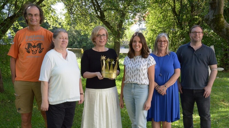 Der Moosburger Advent ist in guten Händen mit (von links) Toni Toss, Rita Thomas, Erni Pichler, Ann-Kathrin Maier, Ingrid Grasmeier und Thomas David.