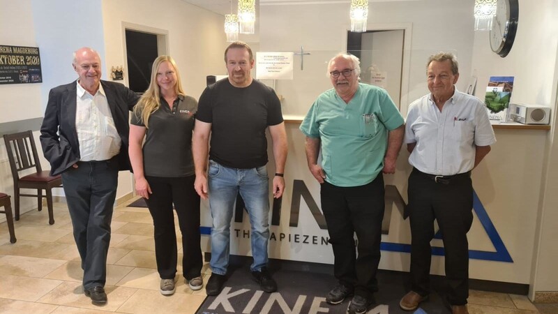 Das Team des MVZ Kinema: Orthopäde Dr. Eberhard Liss, Physiotherapeutin Anna Schmid, Sepp Maurer, Orthopäde und Chirurg Dr. Alfred Leitner, Chirurg und D-Arzt Hans Ertl (v.l.).