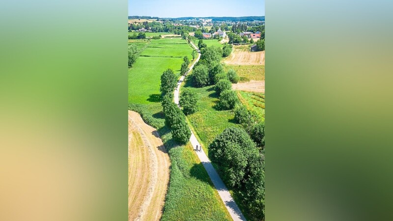 Auf dem Bockerlradweg bei Einzelhausen-Au.