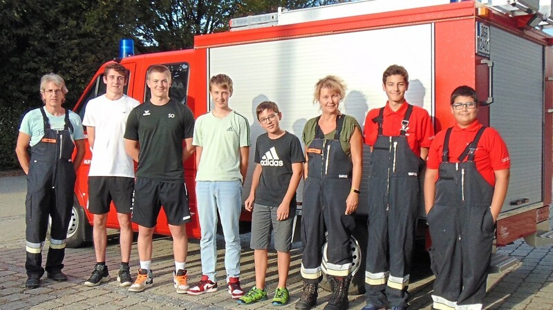 Sie haben sich detailliert die Stationen in der Feuerwehrausbildung erklären lassen.