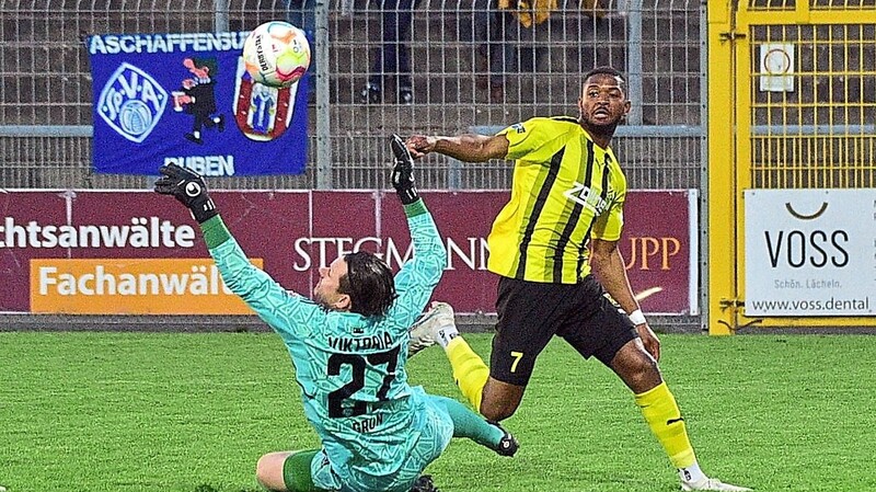 Vilzings Joker Ben Kouame (rechts) hatte kurz vor Spielende den Siegtreffer auf dem Fuß.