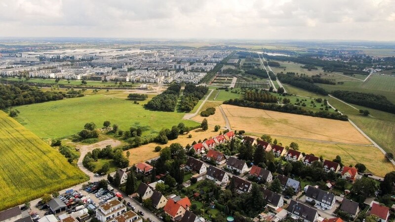 Auf diesen Ackerflächen soll der fünfte Bauabschnitt Messestadt Riem realisiert werden. Wegen des Grünflächenbegehrens geht das aber nicht mehr einfach so.