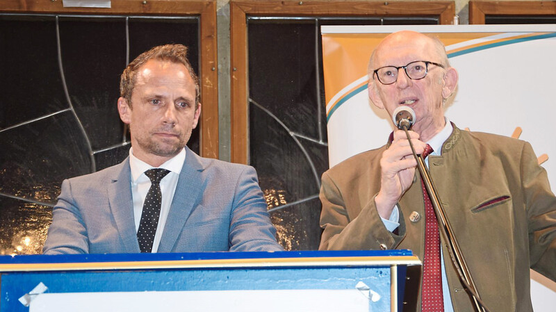 Altlandrat Hubert Faltermeier forderte beim Besuch von Umweltminister Thorsten Glauber einen "behutsamen Umgang mit dem Tourismus".