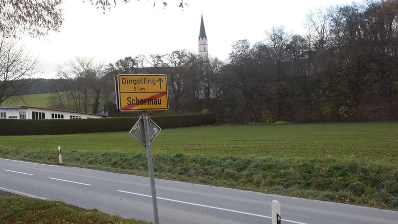 Auf dieser Fläche soll das neue Feuerwehrhaus errichtet werden.