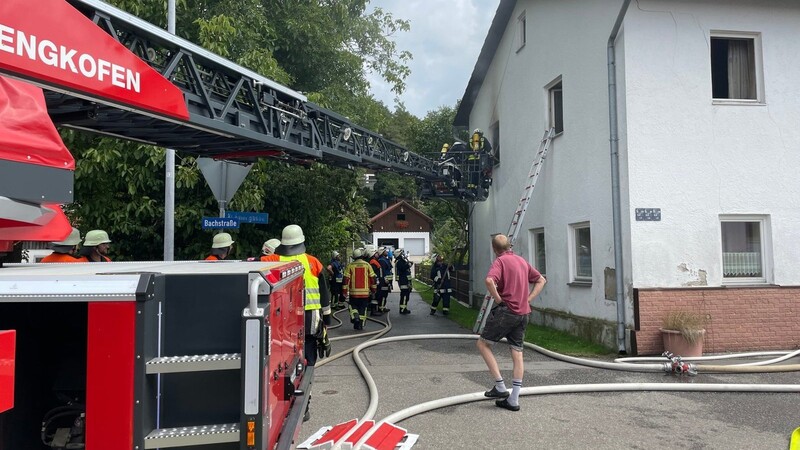 Die Einsatzkräfte mussten am Donnerstag zu einem Brand in Unholzing ausrücken.