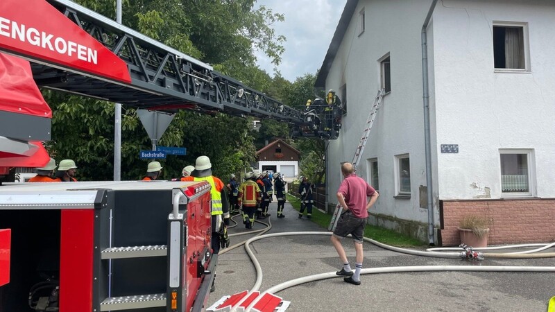 Die Einsatzkräfte mussten am Donnerstag zu einem Brand in Unholzing ausrücken.