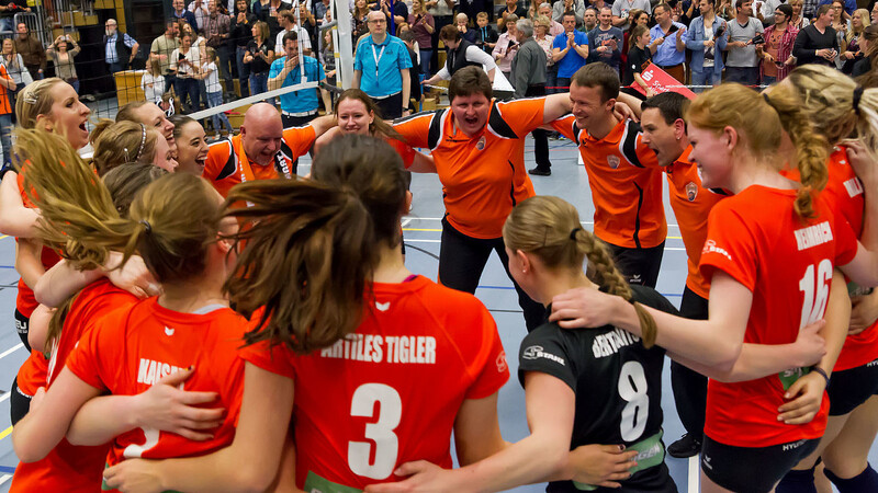 NawaRo hat am Samstag gegen Nürnberg sein Meisterstück gemacht. Straubings Volleyballerinnen sind Meister der 2. Volleyball Bundesliga (Foto: Schindler).