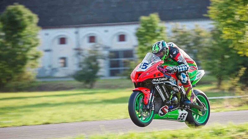 Der Vilsbiburger Motorradrennfahrer David Datzer in Aktion. Mit seiner Kawasaki holte er im slowakischen Trencin zwei Podestplätze.