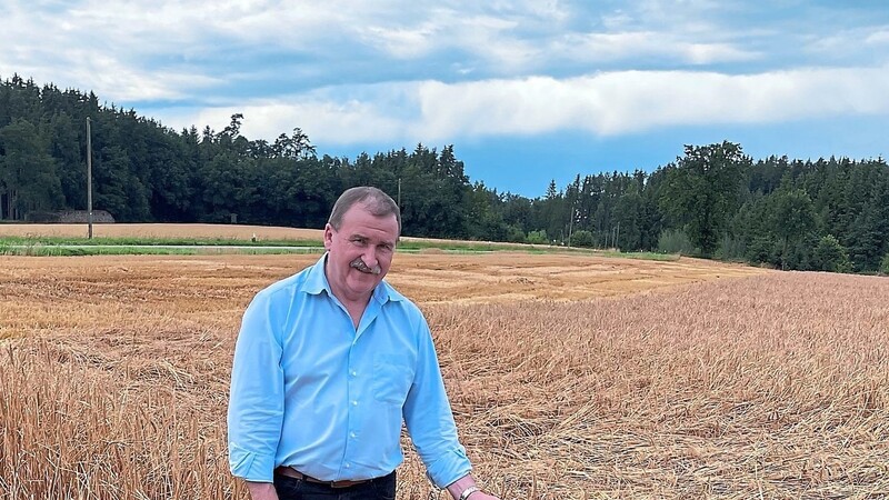 Auch wenn er nicht mehr hauptberuflich Landwirt ist, begeistert sich Max Straubinger für alles, was auf den Feldern wächst und gedeiht.