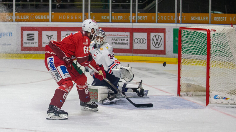 Nikola Gajovsky beschert den Eisbären Regensburg mit seinem Treffer in der Overtime am Freitagabend den zweiten Saisonsieg.