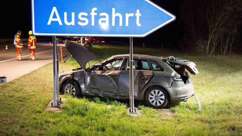 Bei dem Unfall auf der A93 wurde der Geisterfahrer selbst schwer verletzt. (Foto: FD)