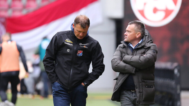 Bedient: Trainer Claus Schromm (li.) und Haching-Boss Manfred "Manni" Schwabl in Kaiserslautern.