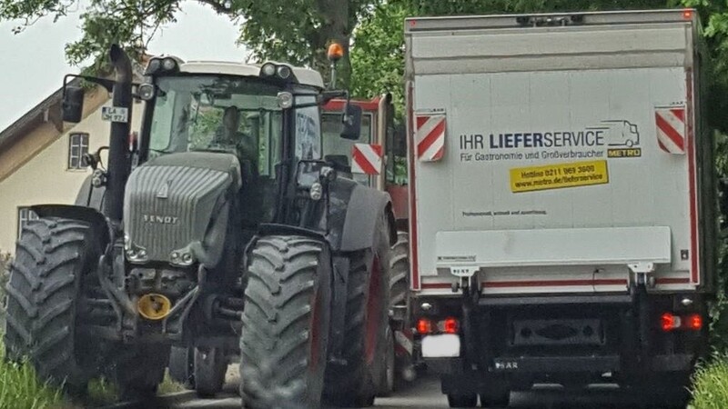 Die St 2045 zwischen Zieglberg und Volkmannsdorf ist für breite Fahrzeuge eine Herausforderung.