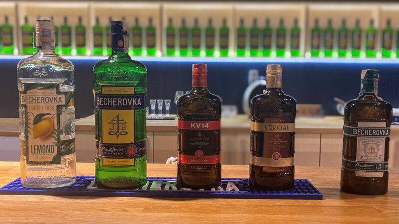 Tschechisches Staatsgeheimnis: Was genau im Becherovka drin ist, wissen nur zwei Personen.