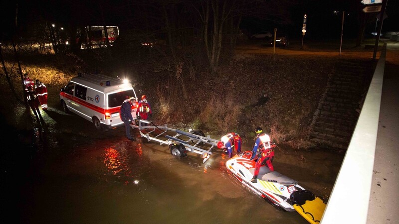 Auch ein Jetski kam zum Einsatz.