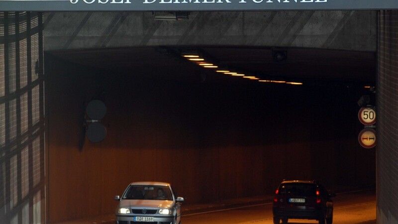 Wegen der Sperre des Josef-Deimer-Tunnels müssen auch die Stadtbuslinien in Landshut umgeleitet werden.
