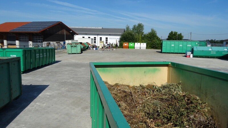 Der Containerstandplatz ist vergrößert worden.