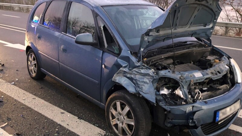 Unfall am Donnerstagmorgen auf der B20 bei Cham.