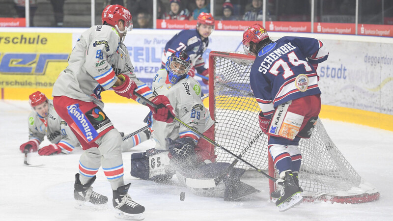 Goalie Niklas Deske wird kommende Saison nicht mehr gegen, sondern für Deggendorf spielen.