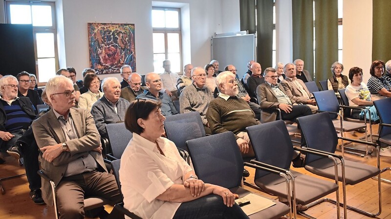 Auf 40 Jahre Historischer Verein blickten die Mitglieder mit Interesse zurück.