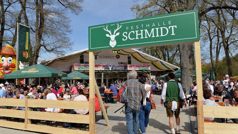 Mit seiner Festhalle hatte Patrick Schmidt in diesem Jahr Premiere auf der Frühjahrsdult.