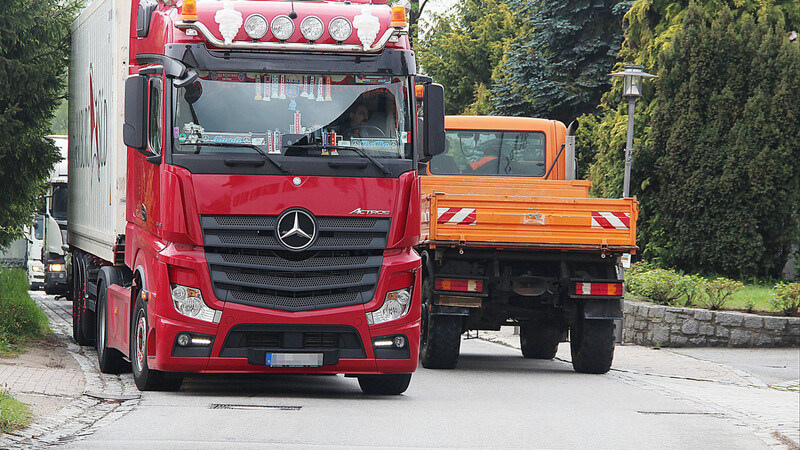 Im Mai 2019 ist aufgrund einer Umleitung rund um die Uhr eine Kolonne Lastwagen durch Haselbach gefahren. Sich mit dem eigenen Fahrzeug vorbeizuquetschen, ohne dabei den Bürgersteig zu versperren, war nahezu unmöglich. Ob es sich in den nächsten Wochen ähnlich abspielt, das wird sich zeigen.