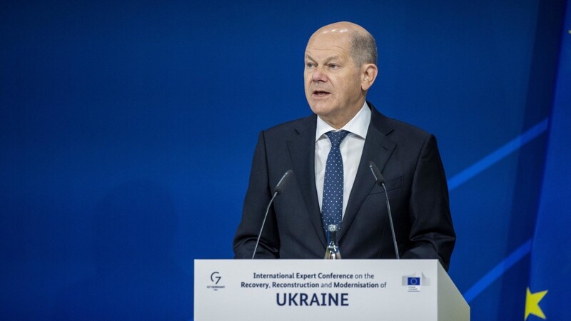 Bundeskanzler Olaf Scholz (SPD) spricht bei der Internationalen Expertenkonferenz zum Wiederaufbau der Ukraine.