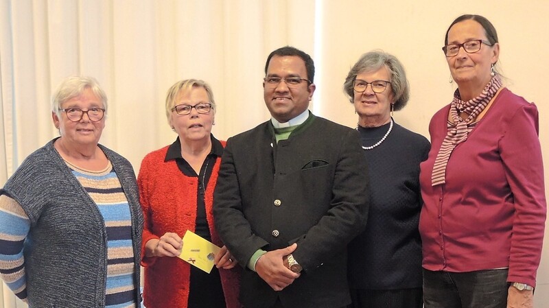 Das Team der Pfarrheimsenioren mit Pater Robin Xavier, der über seine Heimat Indien berichtete.