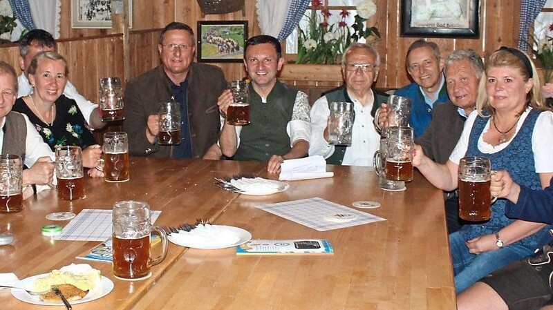 Stellvertretender Landrat Markus Müller sowie Bürgermeister Markus Hofmann und die Bad Kötztinger Stadträte feierten den Tag der Städte und Gemeinden.