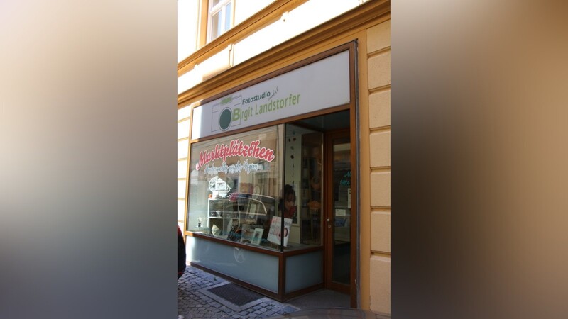 In Birgit Landstorfers Fotostudio an der Albrechtsgasse 23 ist jetzt das Marktplätzchen eingezogen.