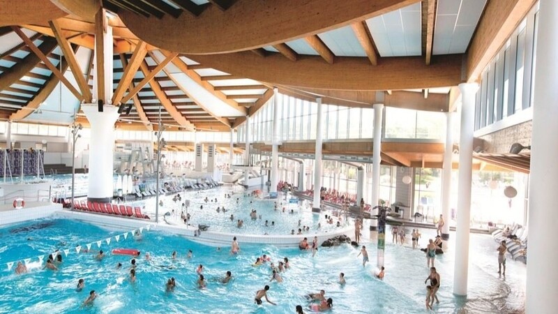 Das Regensburger Westbad geht in die Hallenbadsaison. Die Abstands- und Hygieneregeln bleiben bestehen.