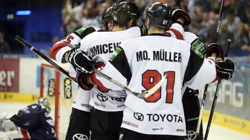 Die Kölner Haie gewinnen das entscheidende siebte Spiel in Berlin und stehen im Playoff-Halbfinale.