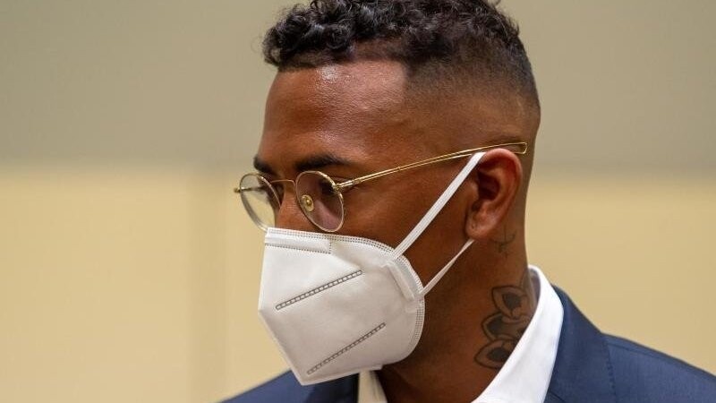 Der Fußball-Profi und ehemalige Nationalspieler Jérôme Boateng im Gerichtssaal.