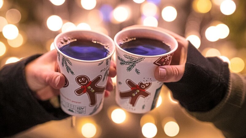 Anstoßen mit Glühwein geht auch ohne Weihnachtsmärkte.