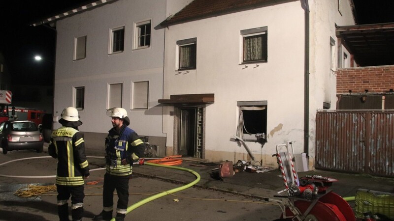 Bei einem Brand in Plattling ist am Montagabend eine 80-jährige Frau ums Leben gekommen.