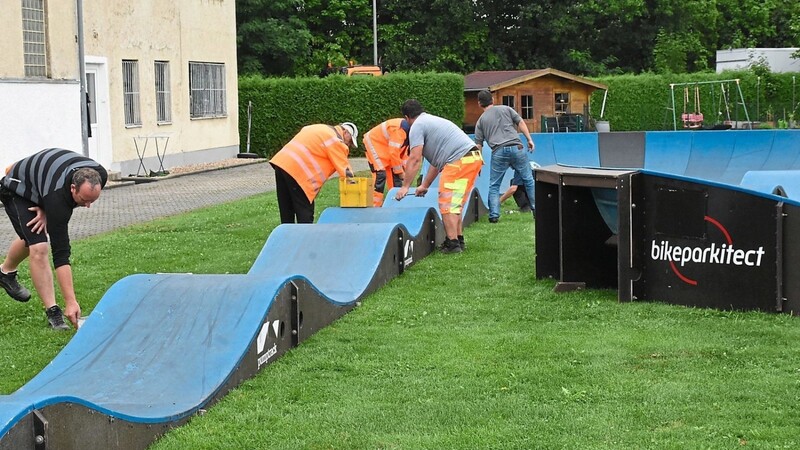 Die Pumptrack-Anlage ist auf dem Trainingsplatz hinter der TSV-Halle aufgebaut.