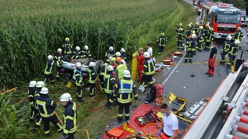 Zwei Männer wurden bei dem Unfall verletzt.