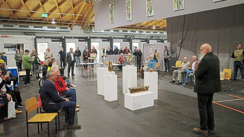 Erich Gruber und seine Gemeinschaft Bildender Künstler freuten sich über den großen Anklang der Ausstellung im Impfzentrum, die mit einer öffentlichen Finissage endete.